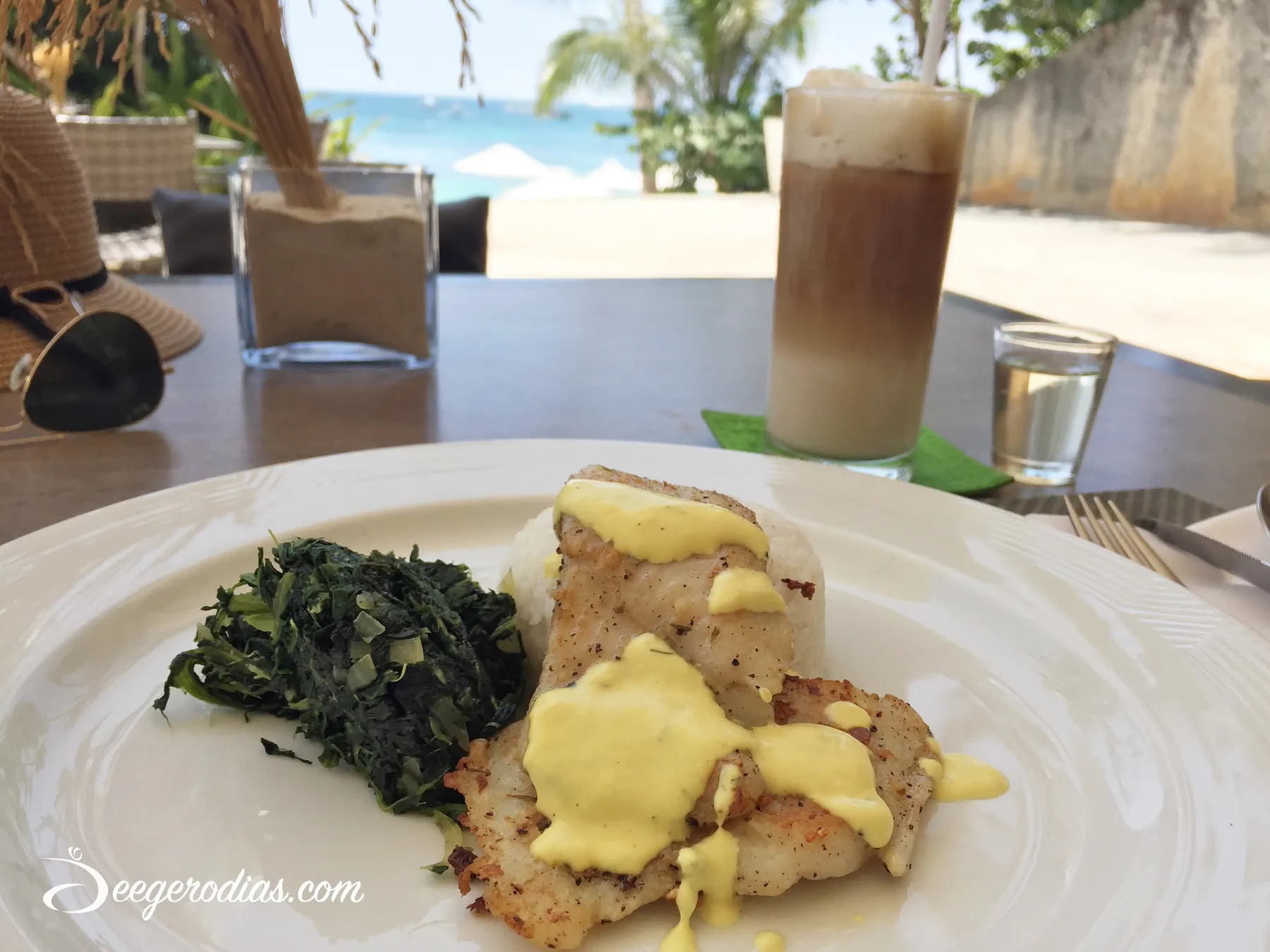 Quick lunch by the sea.