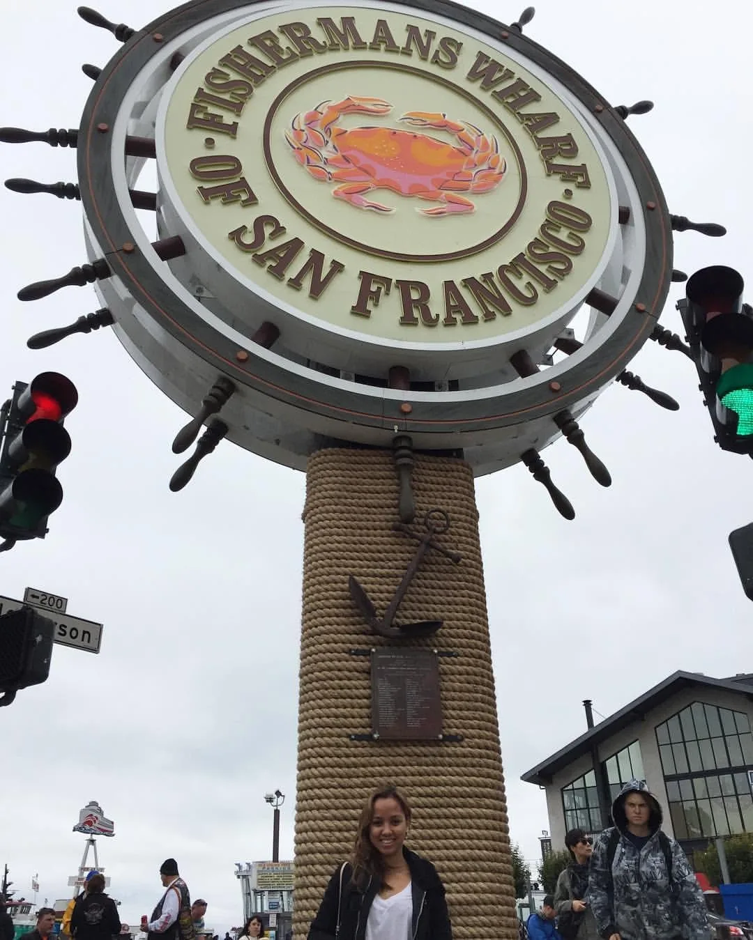 Dee beneath the Fisherman’s Wharf sign